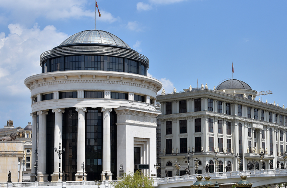 Истрага против лицето што се закануваше со подметната бомба во авион