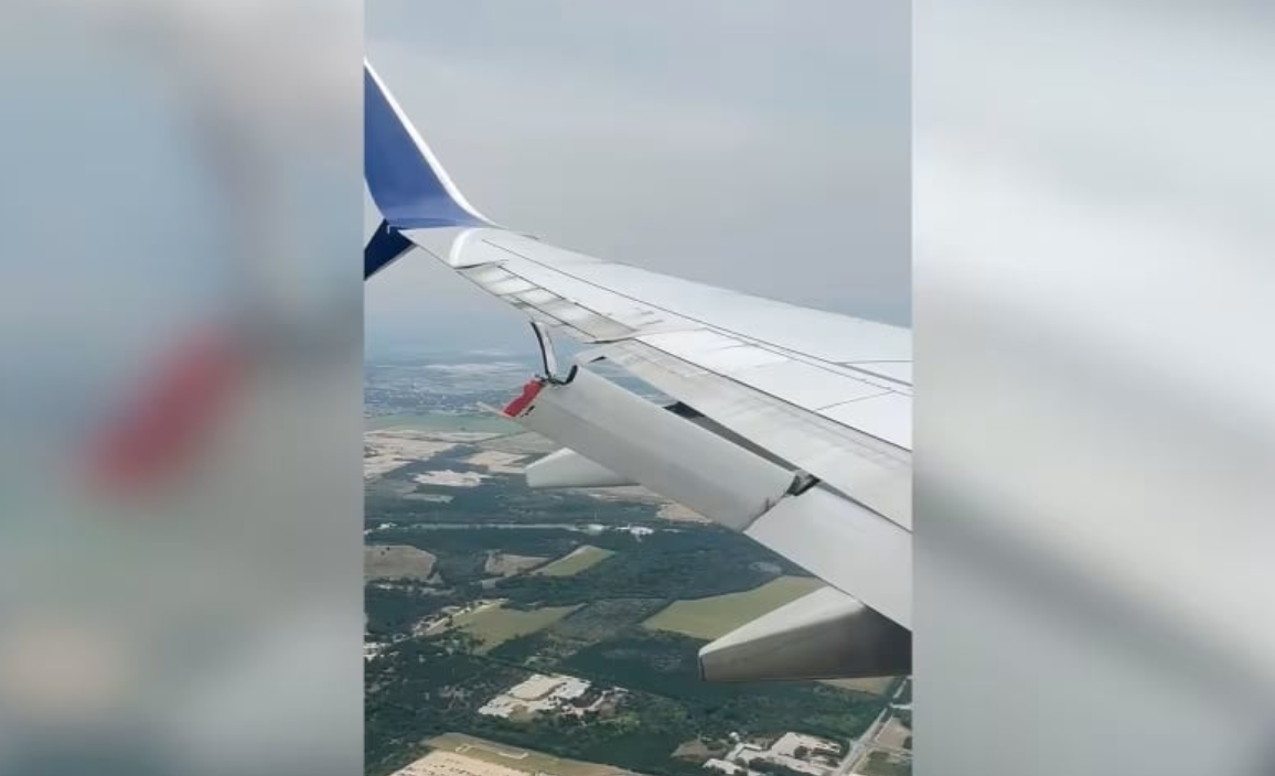 Нов инцидент со Боинг: Дел од крилото се одлепи за време на лет [ВИДЕО]