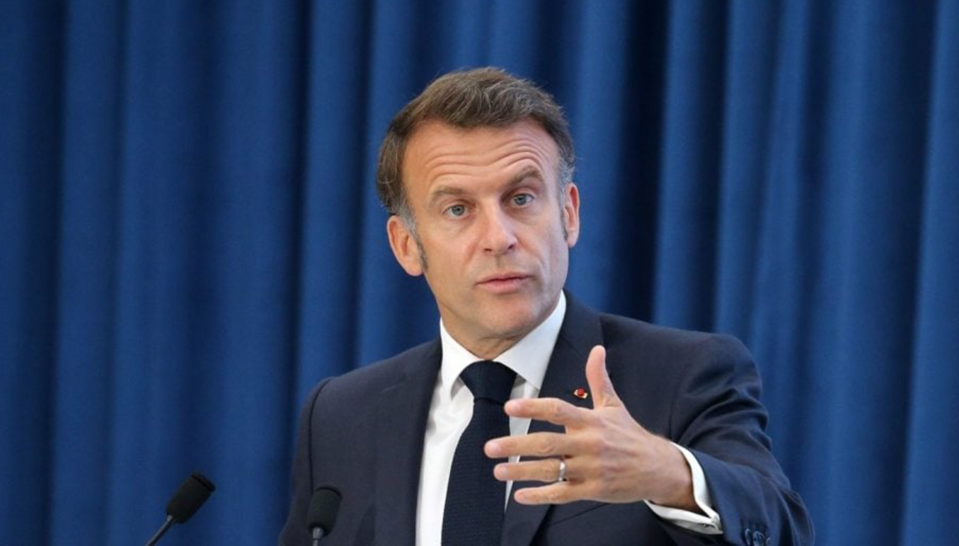 Две третини од Французите сакаат распуштање на парламентот и нови избори: Макрон пред тешка одлука