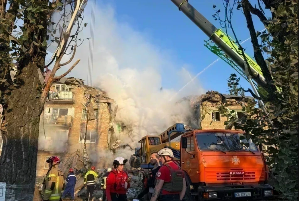 Расте бројот на жртви од рускиот напад врз Киев: оштетена и зграда на ЕУ