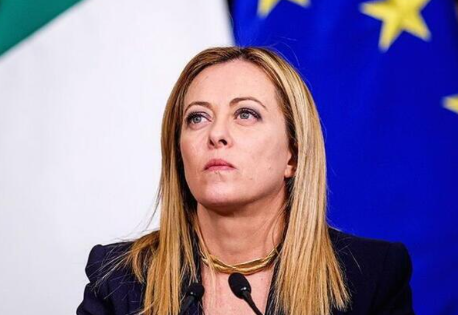 Страница за возрасни објави експлицитни фотографии од Мелони, покрената истрага