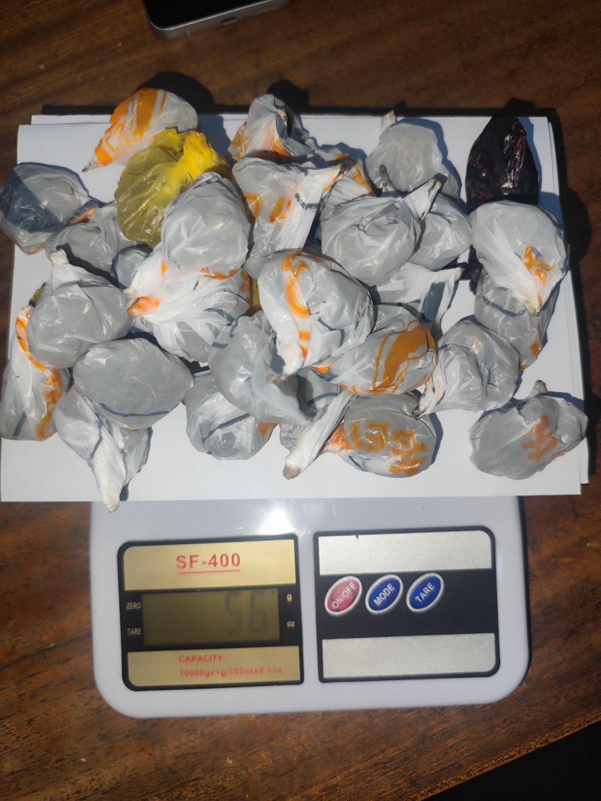 Претреси во објекти на две лица во Гостивар и гостиварско, пронајдена дрога, следува пријава