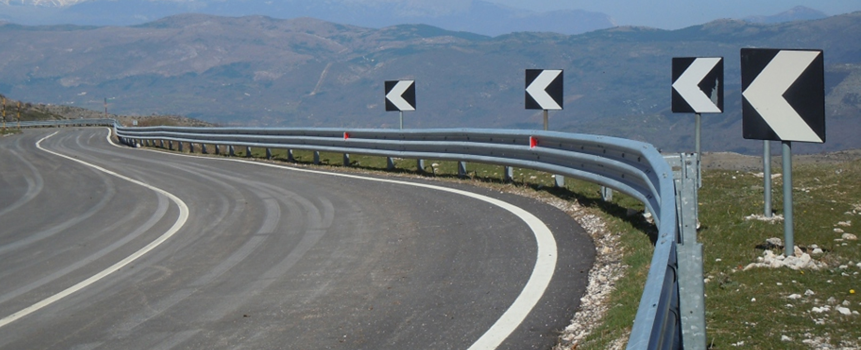 Лишен од слобода возач од Крива Паланка за безобѕирно управување со моторно возило, престигнувал колона на возила на непрегледна кривина