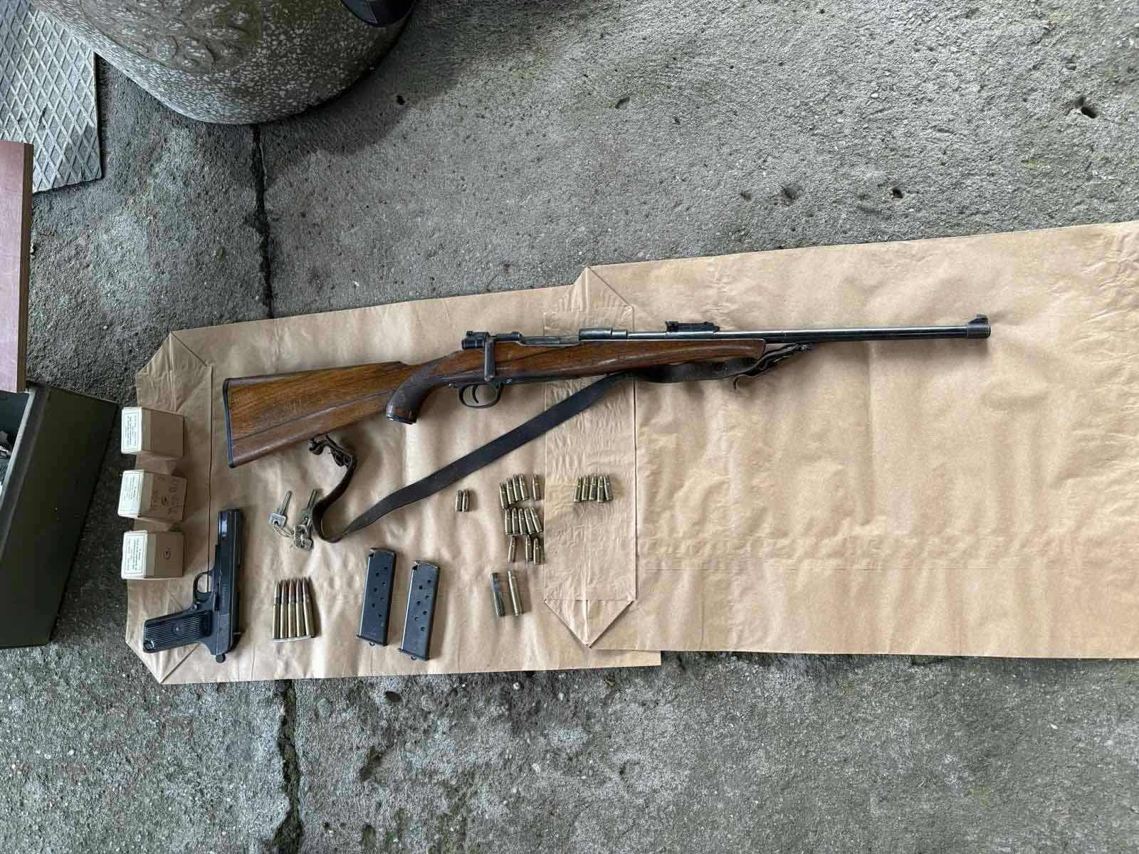 Лишен од слобода скопјанец, пронајдени оружје и муниција, следува пријава