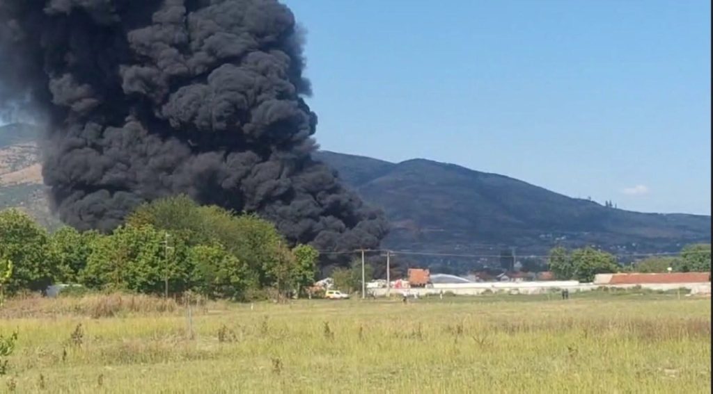 Ангелов: Пожарот во Трубарево изгаснат, но чадењето е силно