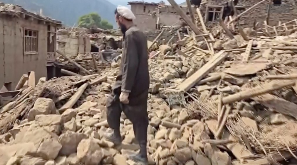 Бројот на жртви од земјотресот во Авганистан се искачи на најмалку 900