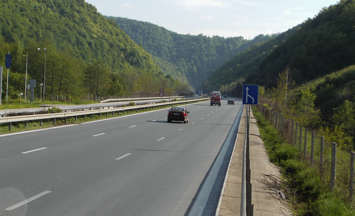 Бугарија воведува систем за мерење просечна брзина: Казни до 300 евра преку СМС