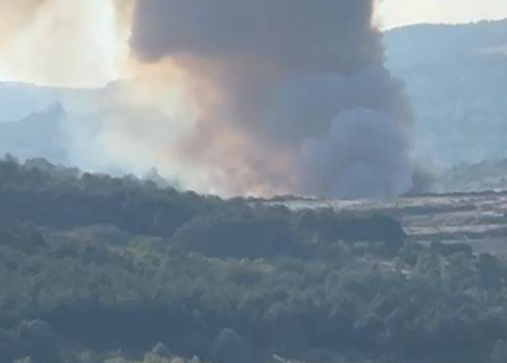 УШТЕ ГОРИ: Пожарот во „Дрисла“ не стивнува и покрај дождот