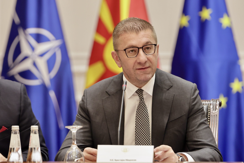 Мицкоски до Филипче: Јас не сум тој што дозволува декласифицирање, да почекаме да се произнесе јавното обвинителство