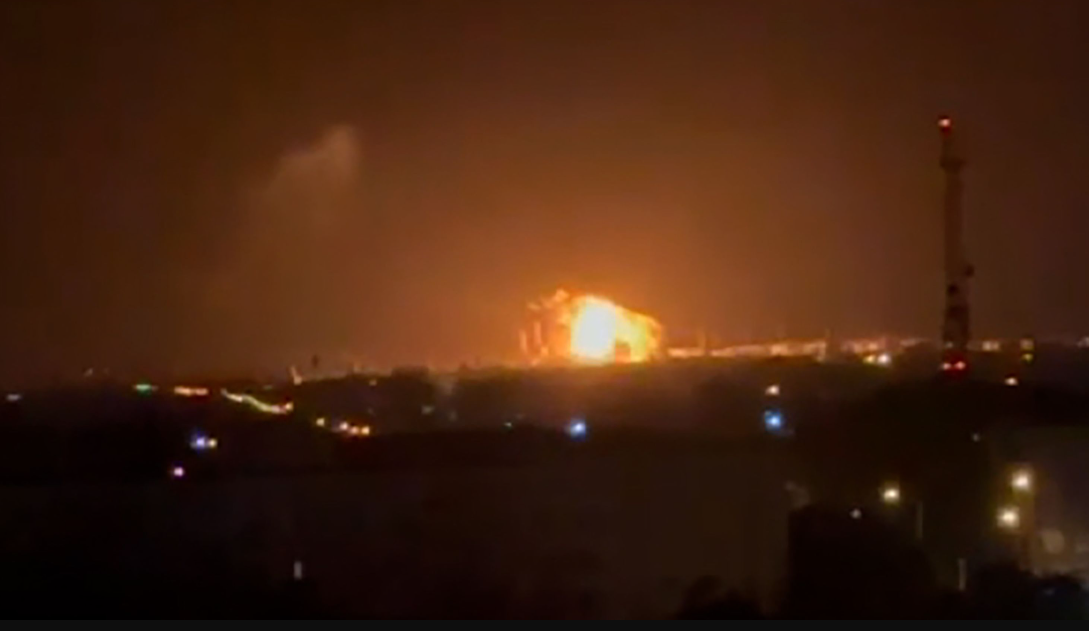 Проблеми за Путин: Украински дронови ја нападнаа една од најголемите руски рафинерии