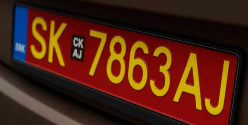 Само 500 службени возила добиле специјални таблички