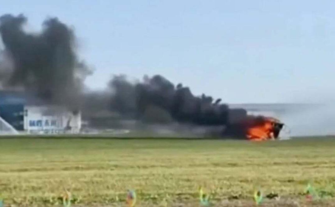 Судир на летачки автомобили во Кина: еден пилот повреден