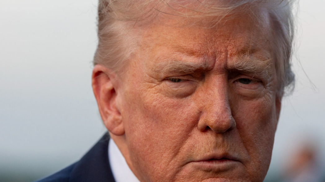 Трамп тврди дека парaцетамолот предизвикува аутизам – експертите предупредуваат дека претседателот шири дезинформации