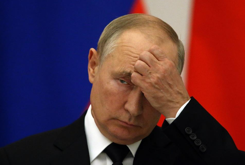 Сериозни проблеми за Русија и Путин: Огромен хакерски напад, украдени илјадници важни документи