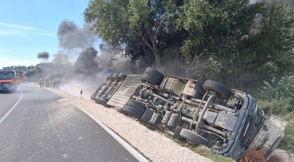 Цистерна со нафта излета и се запали на патот Гевгелија – Богданци [ФОТО]