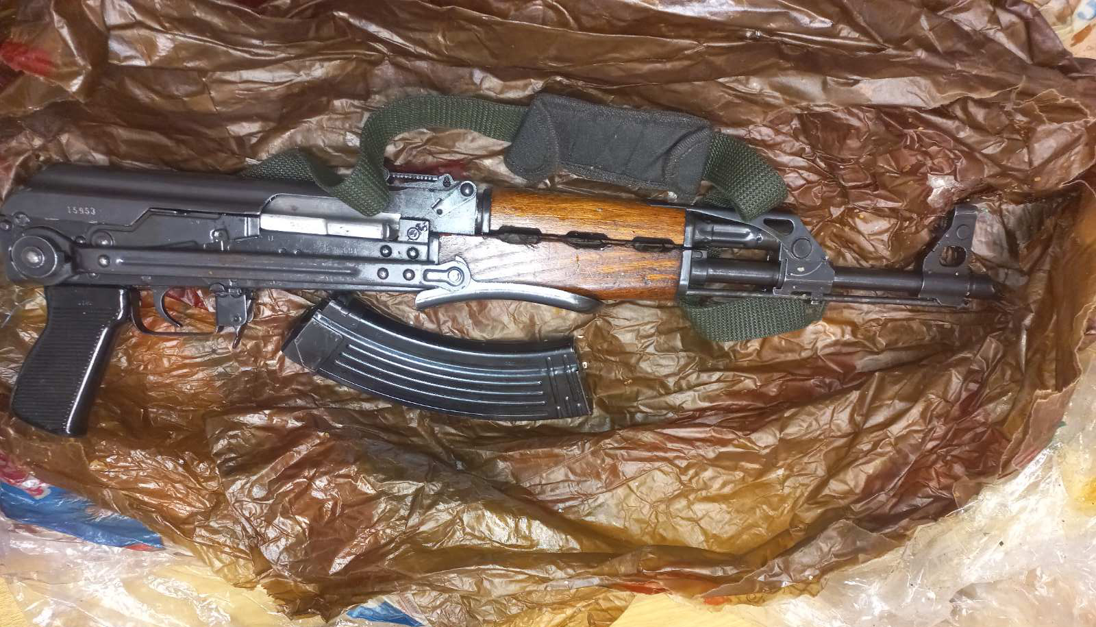 Пронајдена автоматска пушка во скопско, лишени од слобода две лица