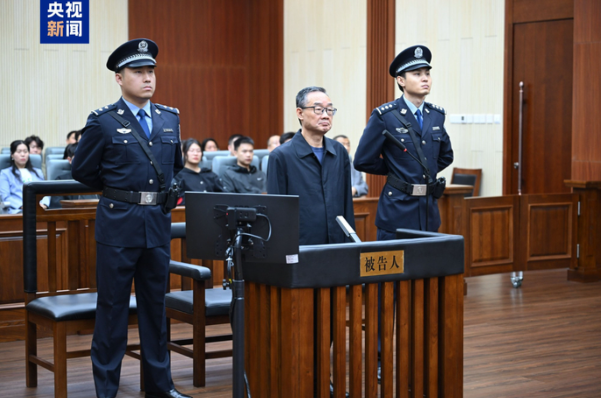 Поранешен кинески министер за земјоделство осуден на смртна казна со одложување поради мито