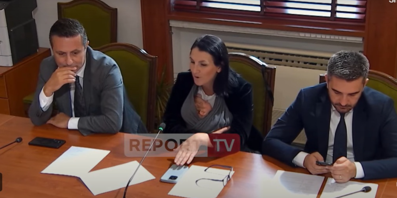 Албанска пратеничка дојде на работа со бебе старо само 38 дена