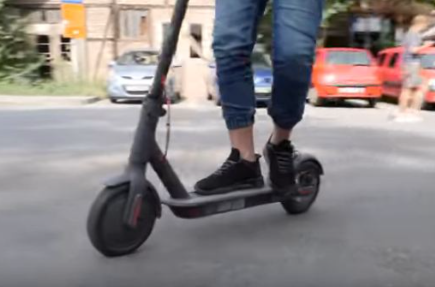 ОД ДЕНЕС ВО АЛБАНИЈА ЗАБРАНЕТИ Е-ТРОТИНЕТИТЕ – ПОЛИЦИЈАТА ЈА ОБЈАСНИ ПРИЧИНАТА