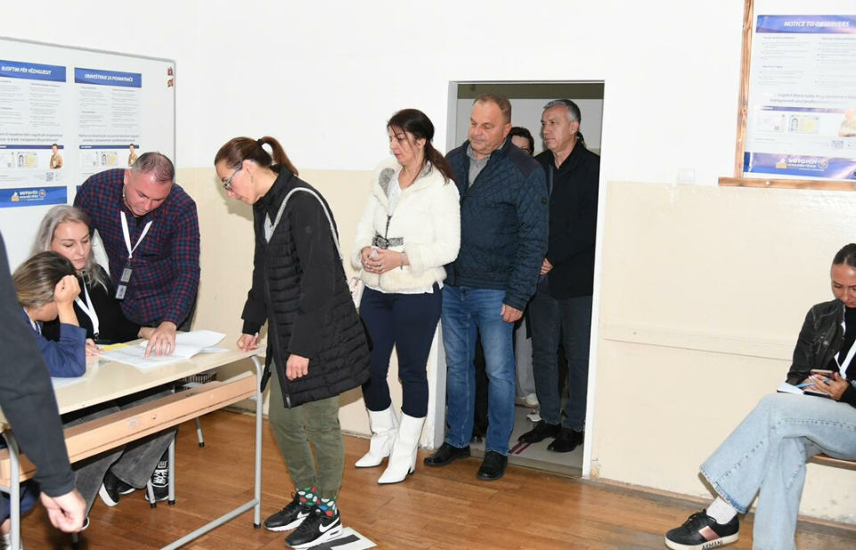 Србите се враќаат на власт во општините на северот на Косово по две години бојкот