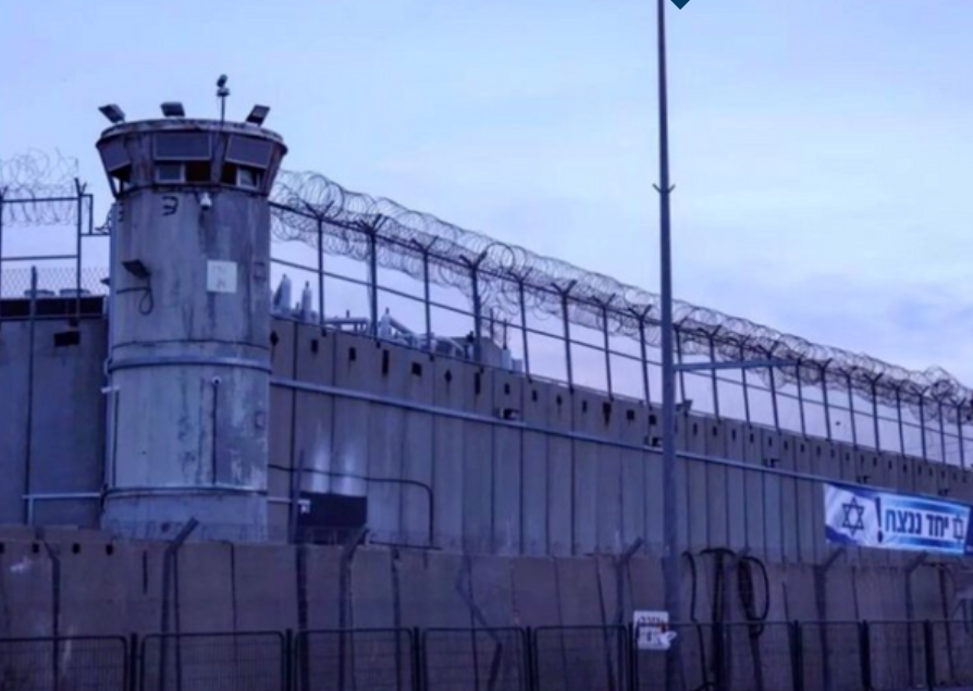 Ослободени околу 2.000 Палестинци: Израелскиот затвор Офер како „кланица“