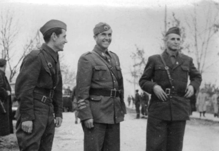 Британски разузнавачи: Генералот Апостолски не е агресивен комунист, но е страстен патриот и е извонредно остроумен професионален војник!