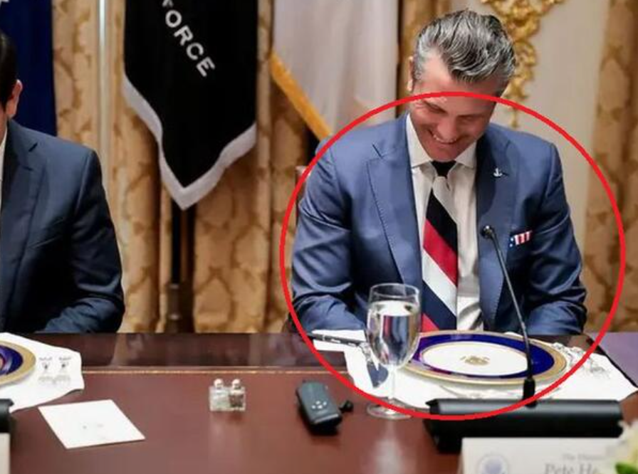 Фотографијата за која зборува цела Европа: Каде згреши еден од најважните луѓе на Трамп?