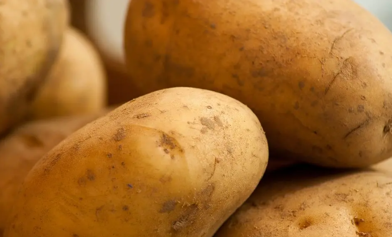 Како да препознаете отровен компир? Обрнете внимание на едно нешто!