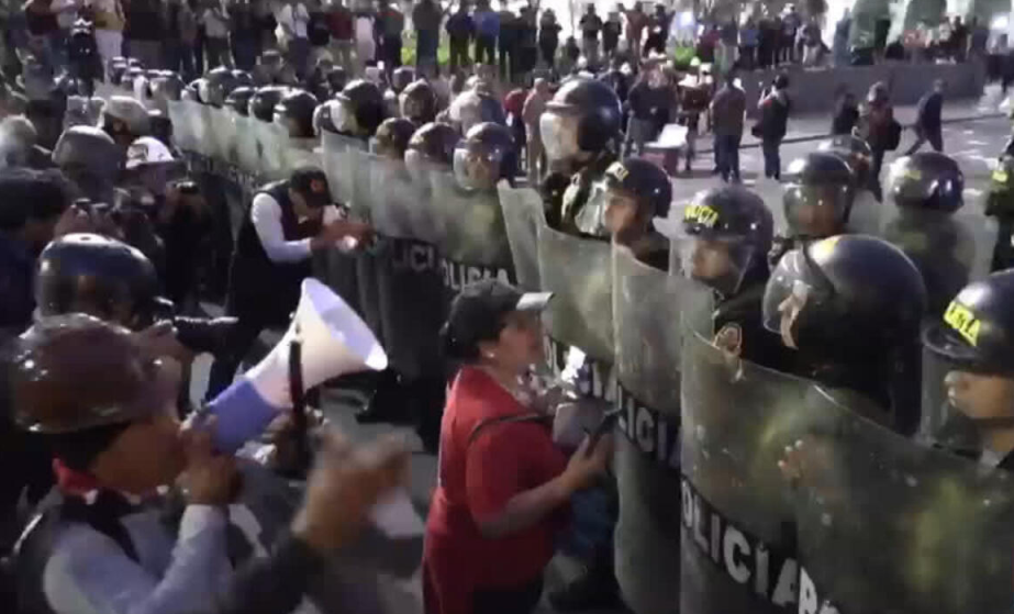 Хаос во оваа држава: Прогласено вонредна состојба – војската излегува на улиците!