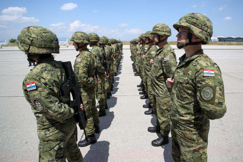 Хрватска повторно воведува воен рок: 1.100 евра месечно и предност за државна работа – но има еден услов