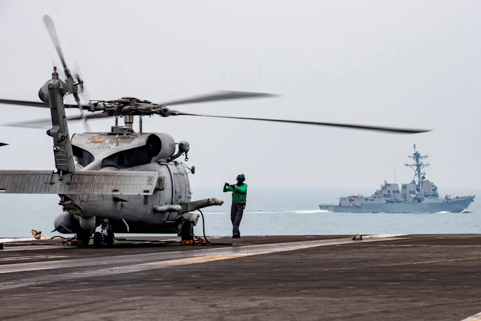 Се срушија хеликоптер и борбен авион на американската морнарица