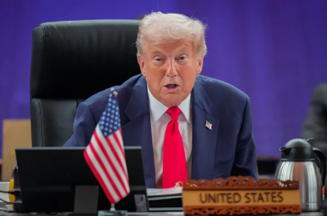 Што вели Трамп за трет мандат? „Преслатка можност“