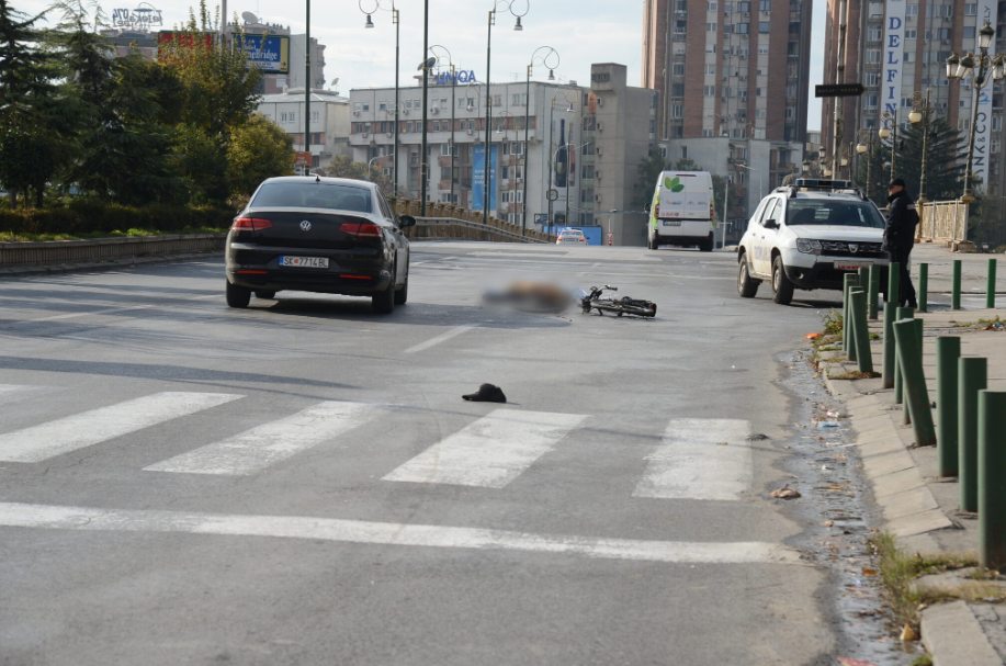 ФОТО: Прегазен маж пред мостот „Гоце Делчев“ – починал на местото, а возачот избегал