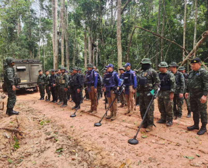 Тајланд и Камбоџа повлекуваат тешко оружје од границата