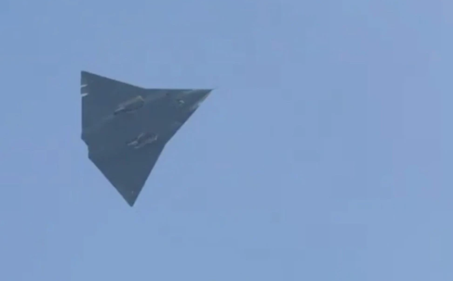 Откриени кинески „летечки ѕверки“: Снимени стелт-авиони во тајна база