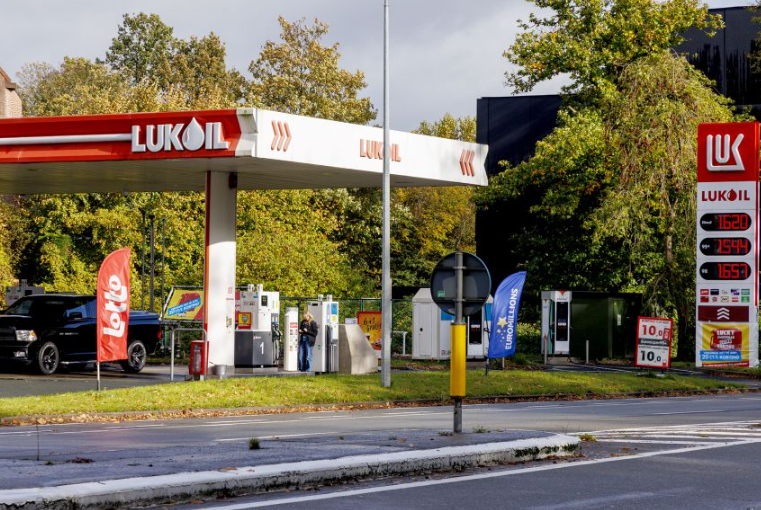 Голем пресврт: „Не го купуваме руски Лукоил“