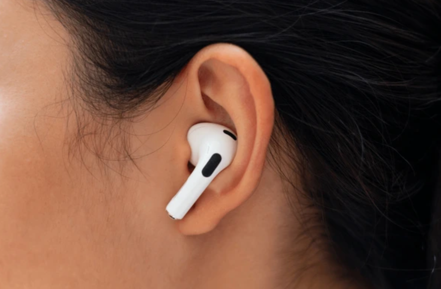 Користите само една слушалка? За една година може да имате сериозен проблем